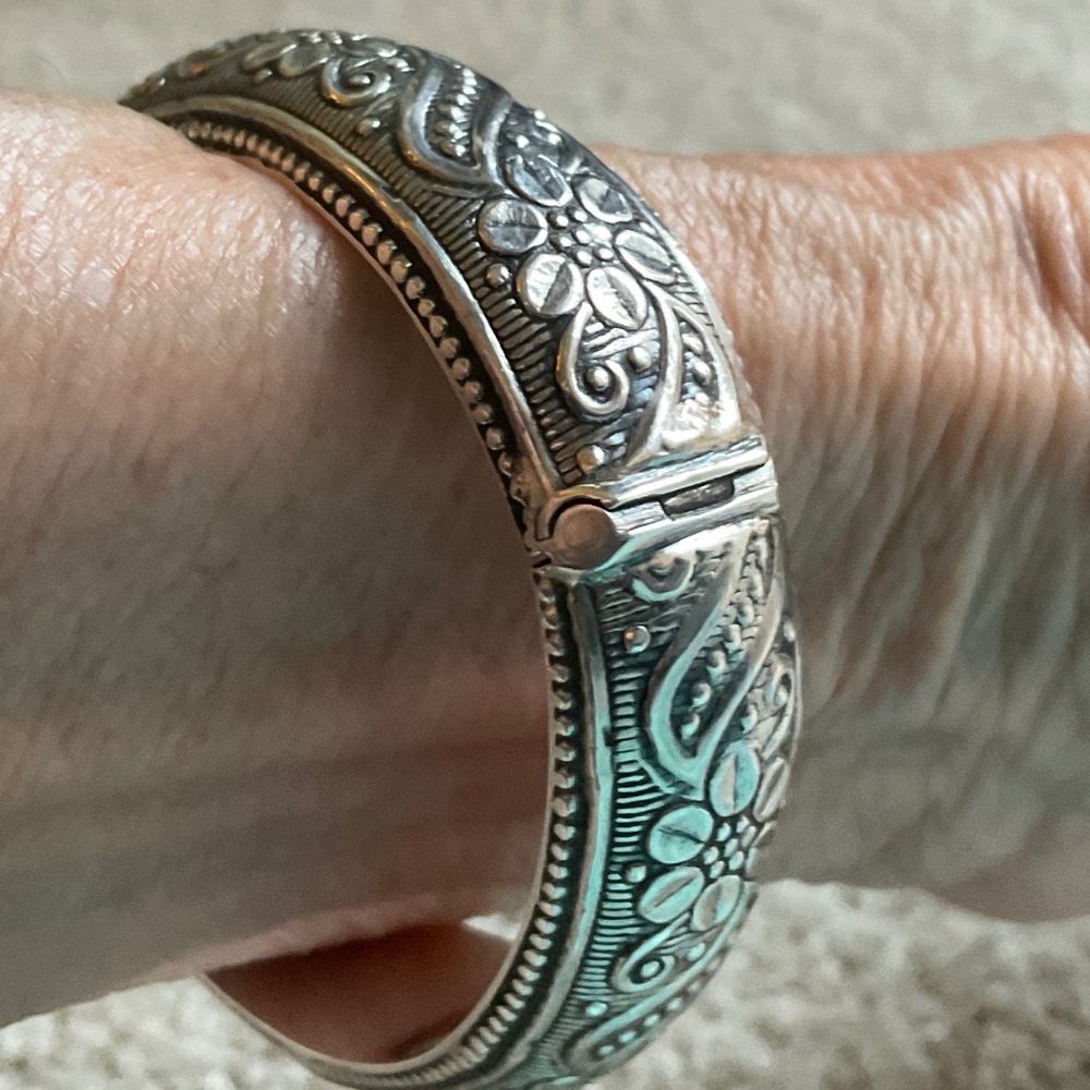 VTG Sterling Silver 925  Etched Hinged Hollow Bangle Bracelet - Picture 4 of 11